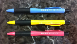スリーピース社名入りボールペン４
